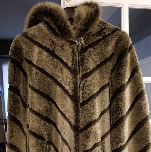 Ladies coat - Picture 1 of 2